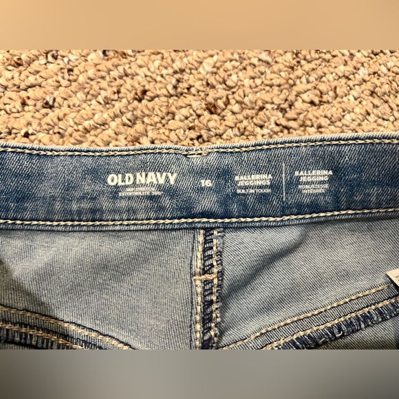 Old Navy Classic Distressed Girl’s Jeans - Picture 2 of 3